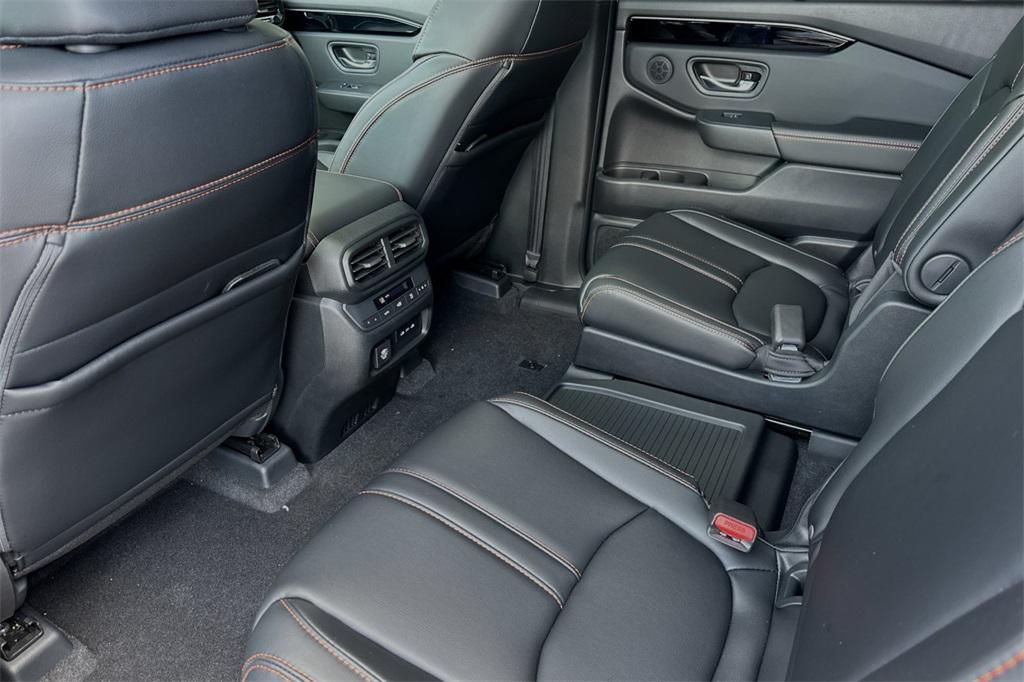 new 2025 Honda Pilot car, priced at $50,895