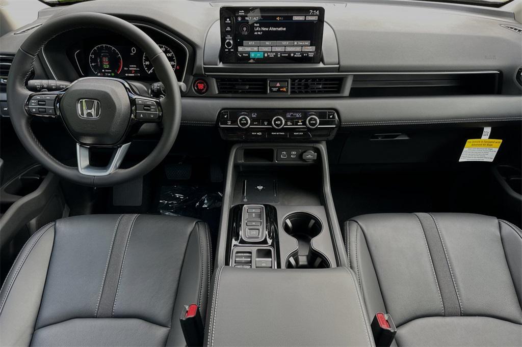 new 2025 Honda Pilot car, priced at $45,680