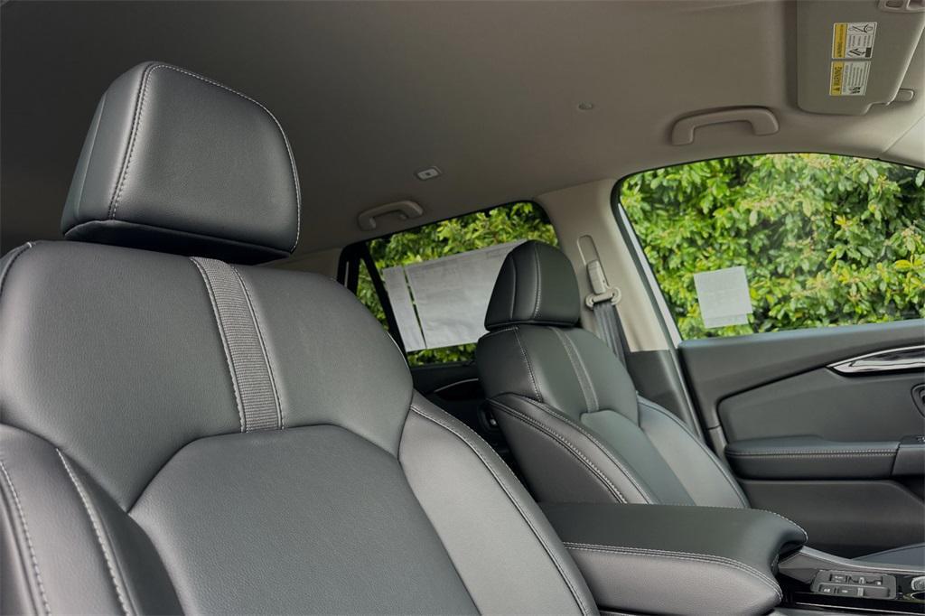 new 2025 Honda Pilot car, priced at $45,680