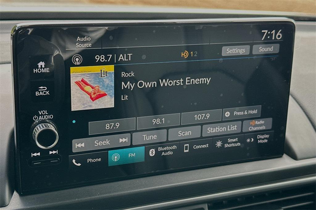 new 2025 Honda Pilot car, priced at $45,680