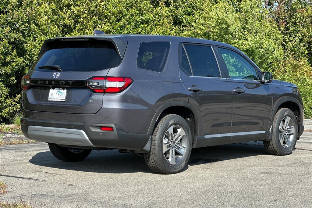 new 2025 Honda Pilot car, priced at $45,680