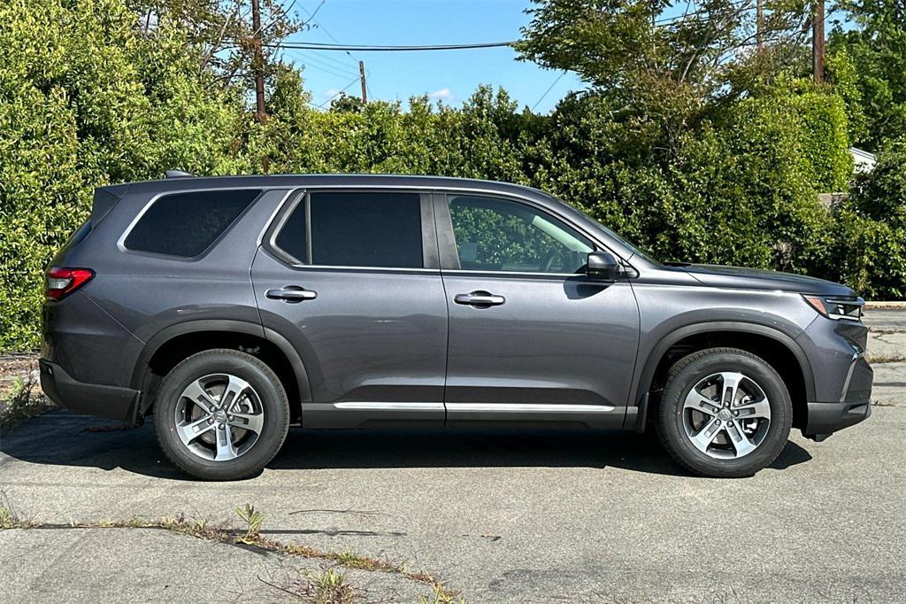 new 2025 Honda Pilot car, priced at $45,680