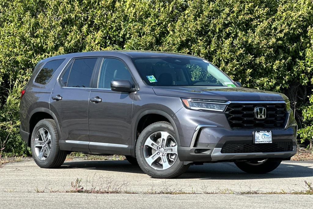 new 2025 Honda Pilot car, priced at $45,680
