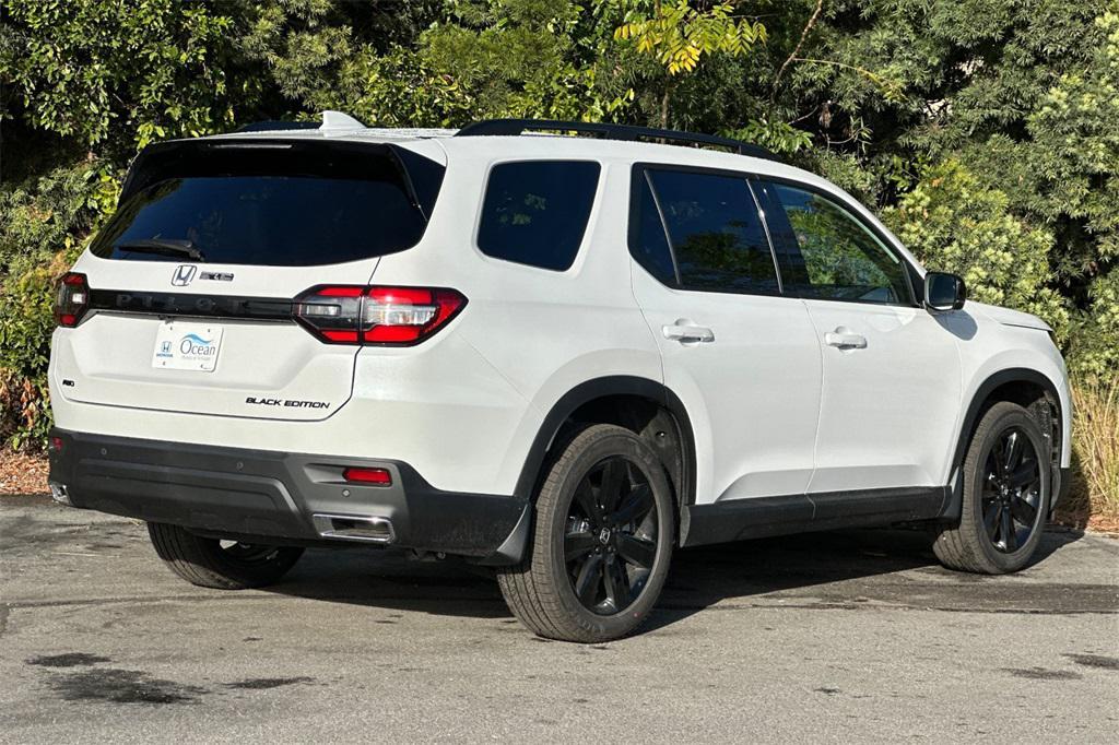 new 2025 Honda Pilot car, priced at $57,215