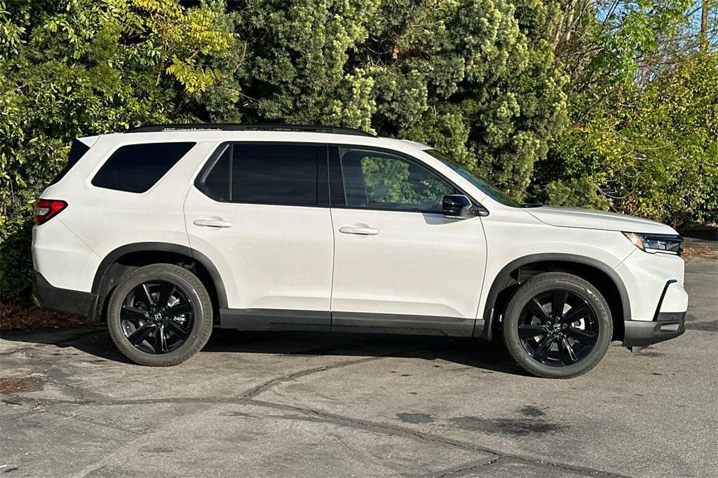 new 2025 Honda Pilot car, priced at $57,215