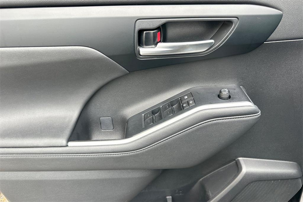 used 2023 Toyota Highlander car, priced at $34,937