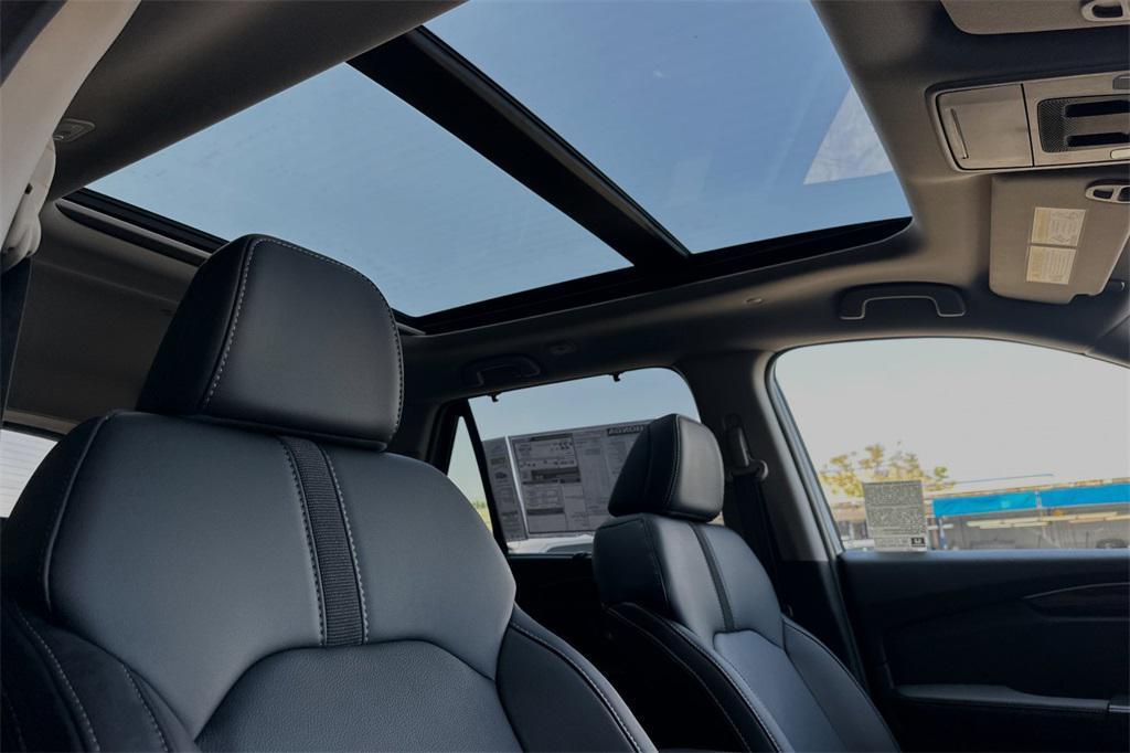 new 2025 Honda Pilot car, priced at $49,405