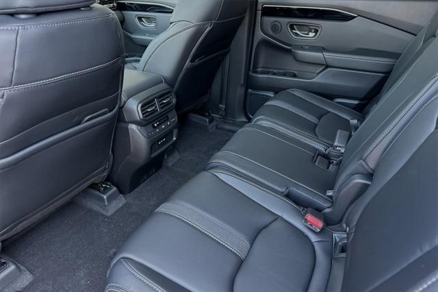 new 2025 Honda Pilot car, priced at $49,405