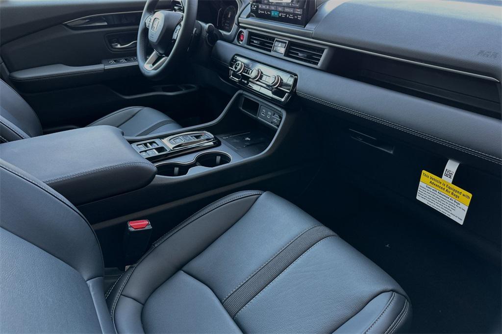 new 2025 Honda Pilot car, priced at $49,405