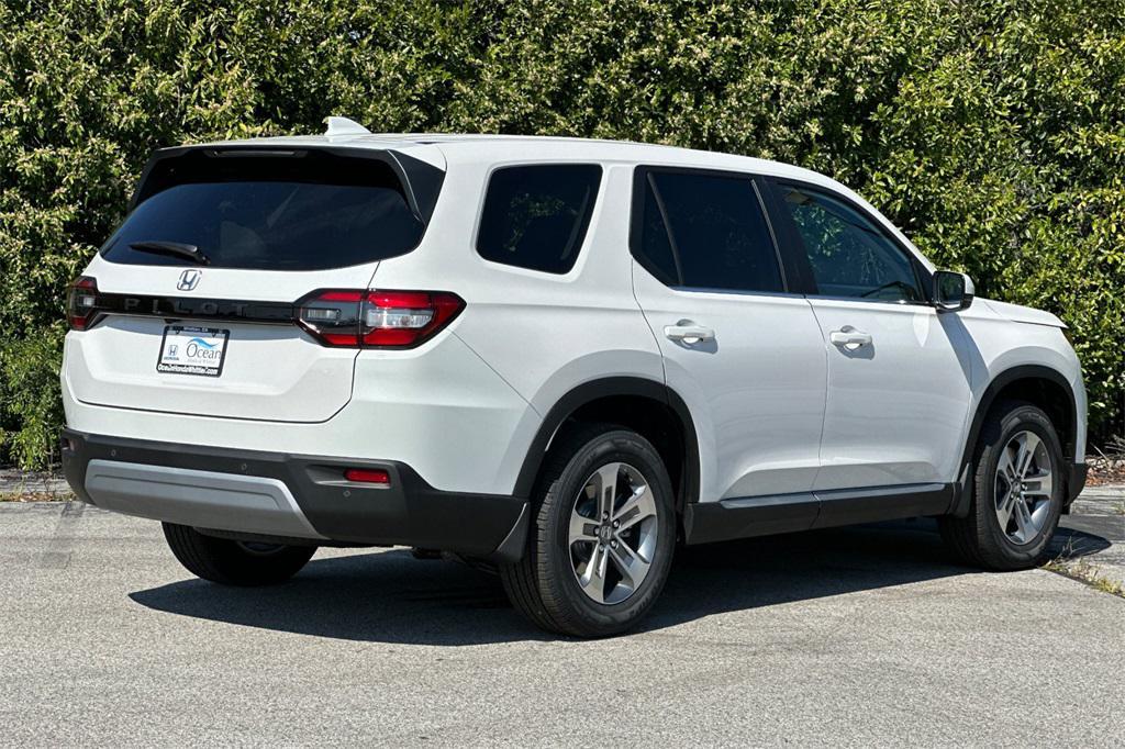 new 2025 Honda Pilot car, priced at $45,405