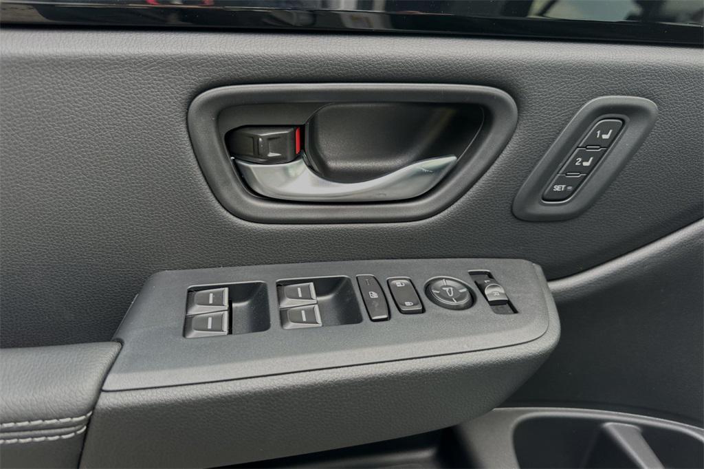 new 2025 Honda Pilot car, priced at $45,405