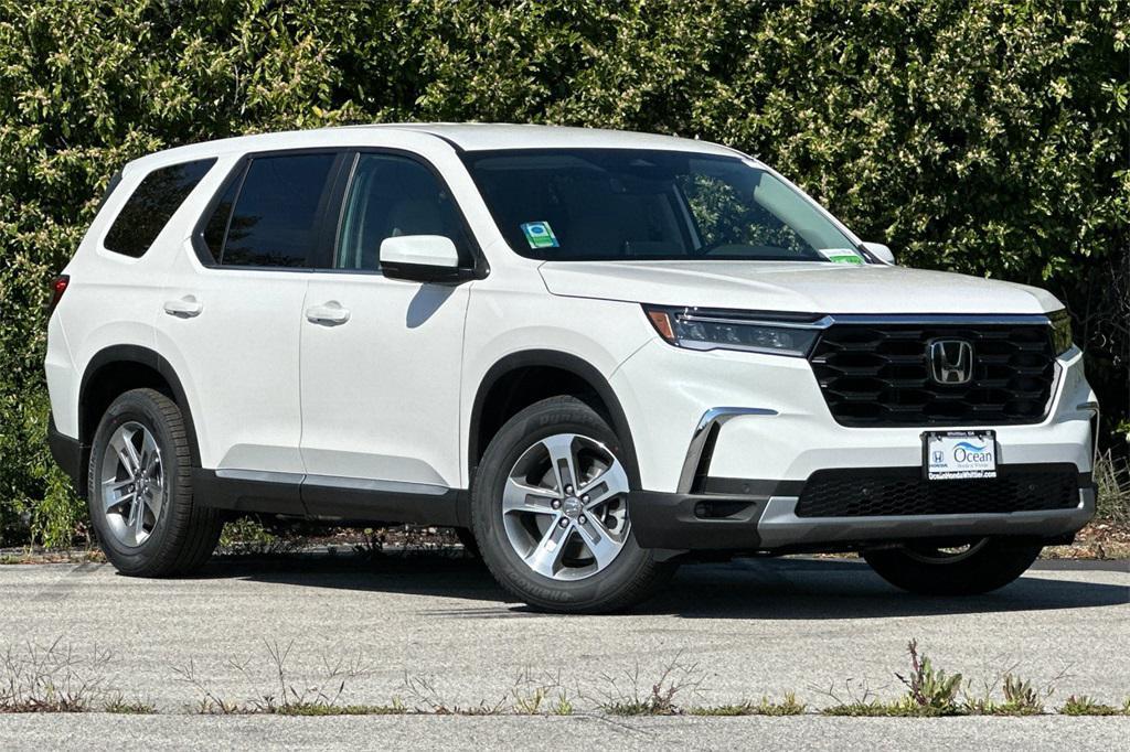 new 2025 Honda Pilot car, priced at $45,405