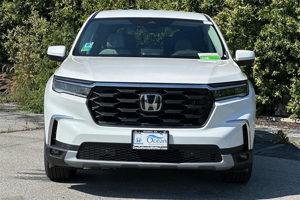 new 2025 Honda Pilot car, priced at $45,405