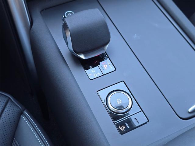 new 2025 Land Rover Discovery car, priced at $87,913