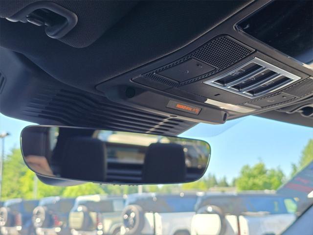 new 2025 Land Rover Discovery car, priced at $87,913