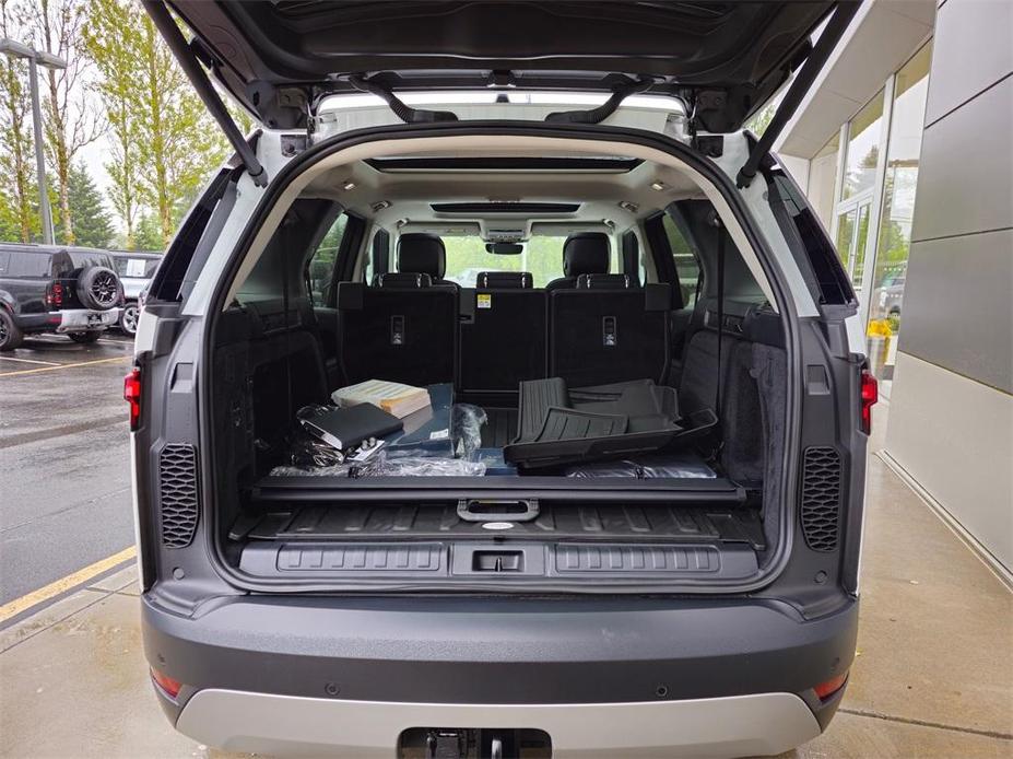 new 2024 Land Rover Discovery car, priced at $69,758