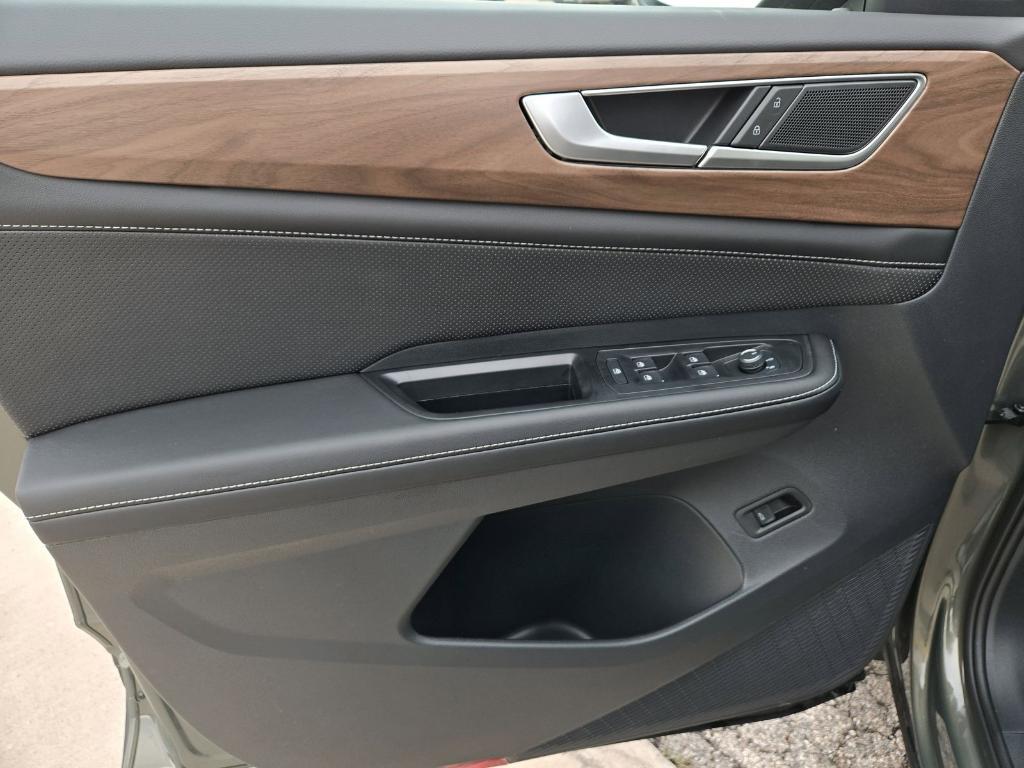 new 2025 Volkswagen Atlas car, priced at $40,556
