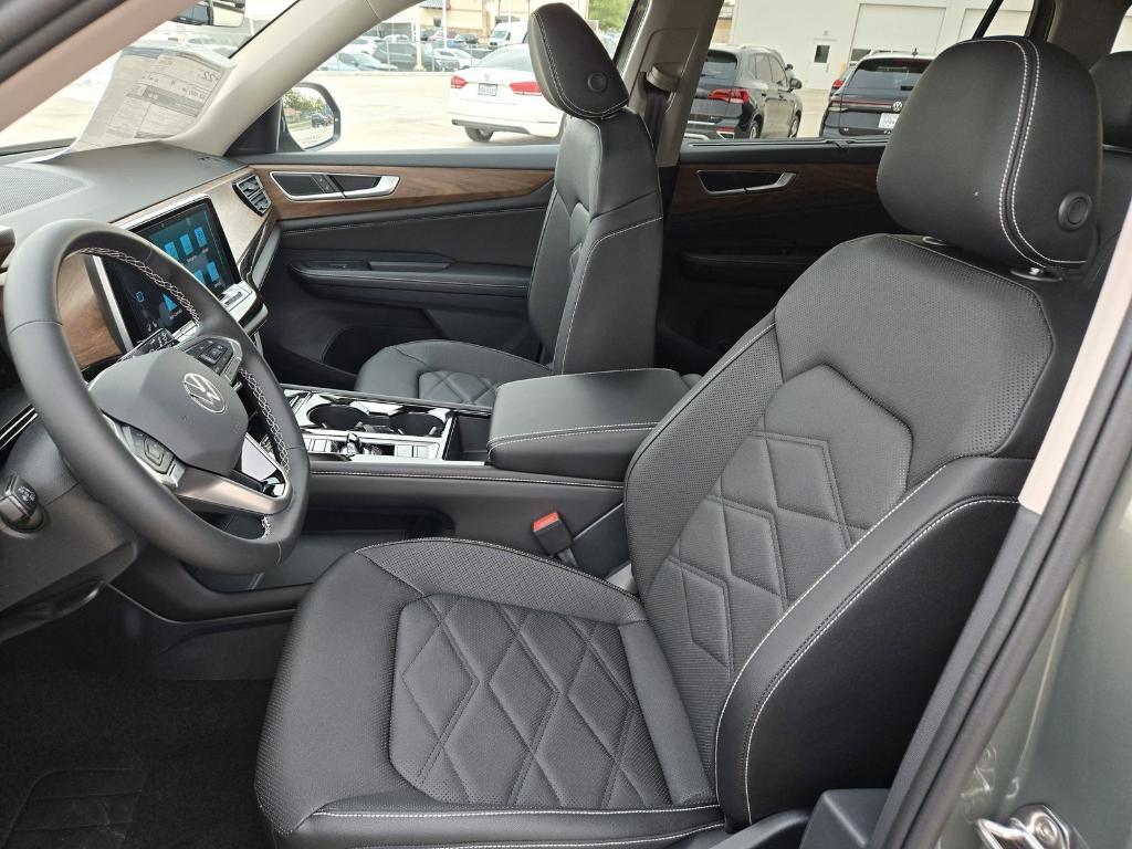 new 2025 Volkswagen Atlas car, priced at $40,556