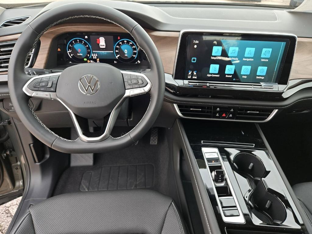 new 2025 Volkswagen Atlas car, priced at $40,556