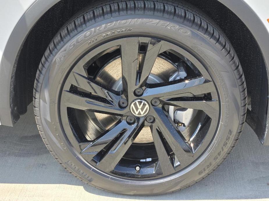 new 2024 Volkswagen Tiguan car, priced at $33,521