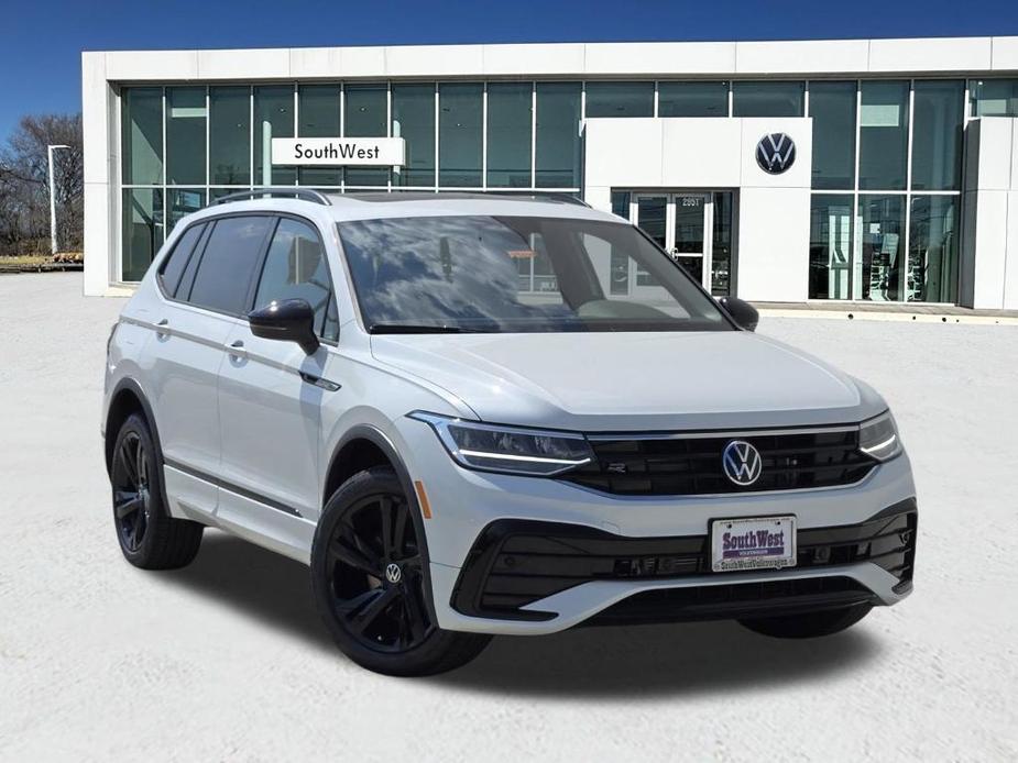 new 2024 Volkswagen Tiguan car, priced at $33,521