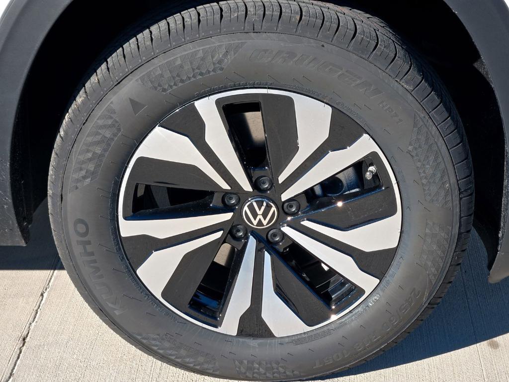 new 2026 Volkswagen Atlas Cross Sport car, priced at $38,868