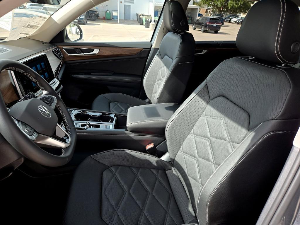 new 2025 Volkswagen Atlas car, priced at $42,186