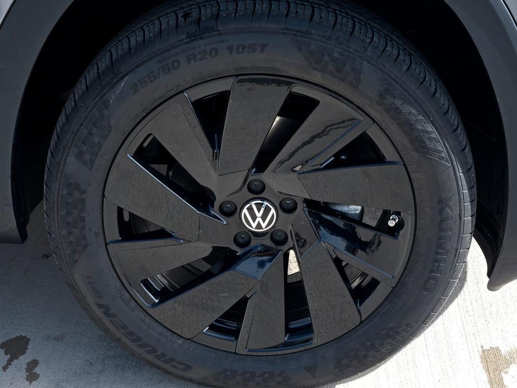 new 2025 Volkswagen Atlas car, priced at $42,186