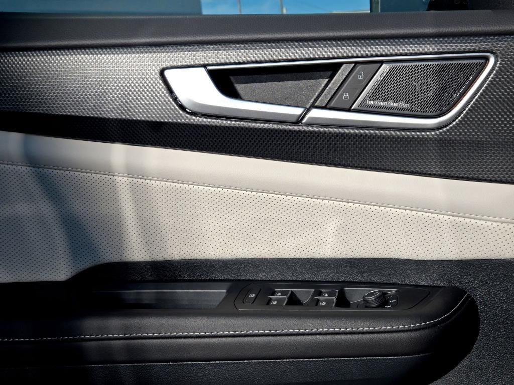 new 2025 Volkswagen Atlas Cross Sport car, priced at $51,908