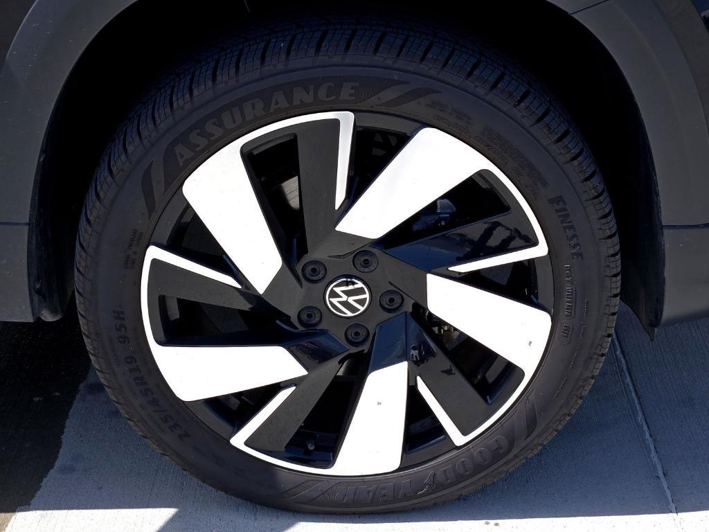new 2024 Volkswagen Taos car, priced at $29,963