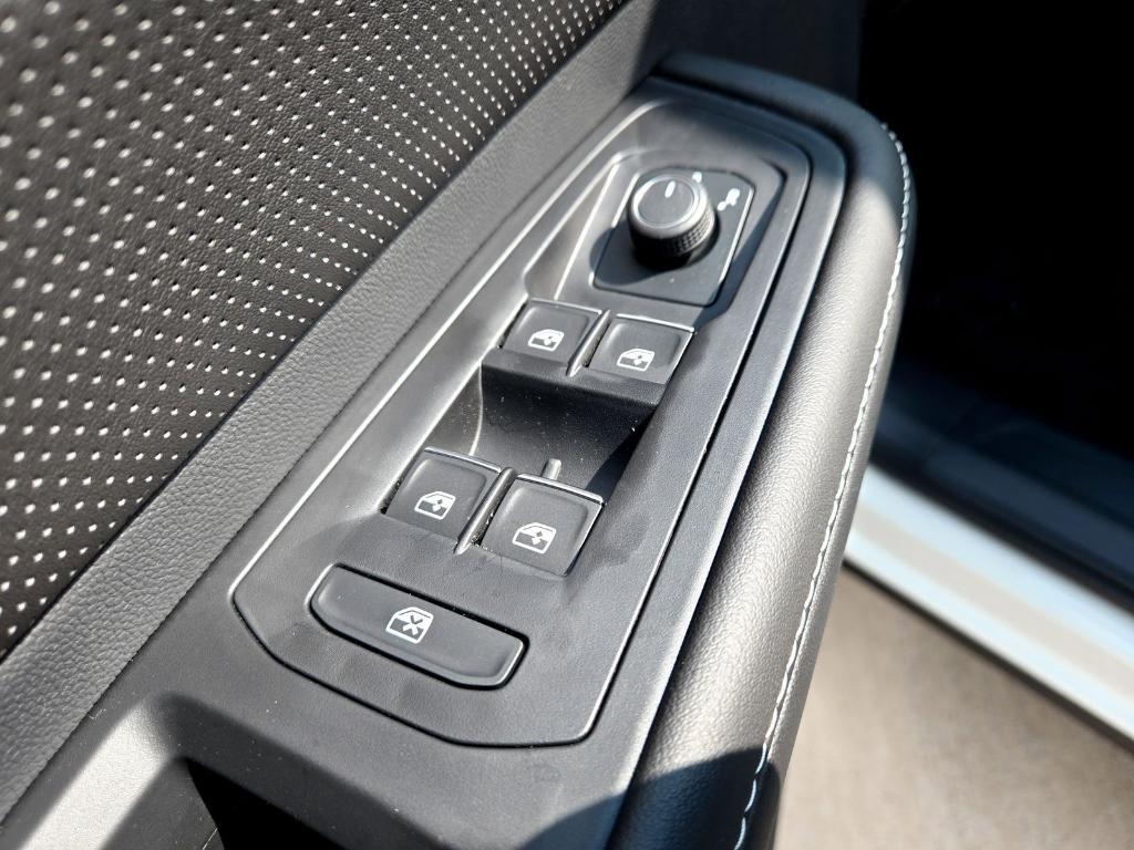 new 2025 Volkswagen Atlas car, priced at $36,722