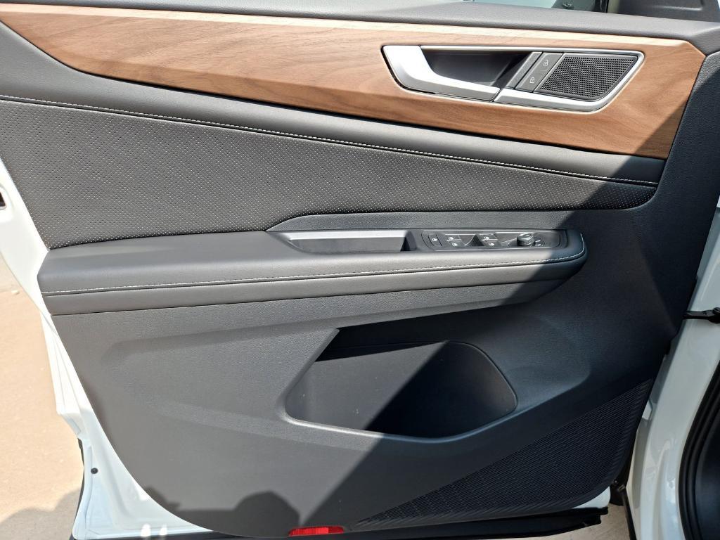 new 2025 Volkswagen Atlas car, priced at $36,722