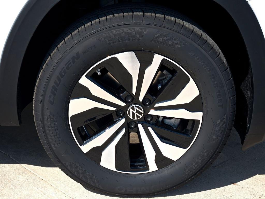 new 2025 Volkswagen Atlas car, priced at $36,722