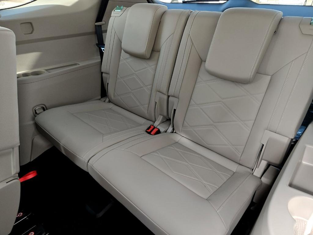 new 2025 Volkswagen Atlas car, priced at $41,158