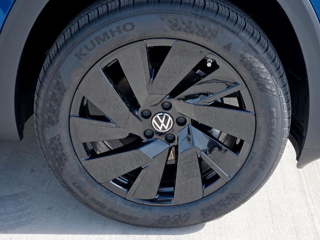 new 2025 Volkswagen Atlas car, priced at $41,158