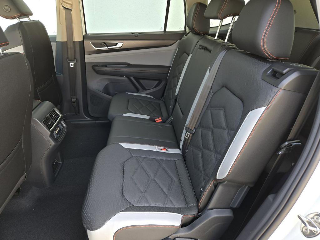 new 2025 Volkswagen Atlas car, priced at $45,153