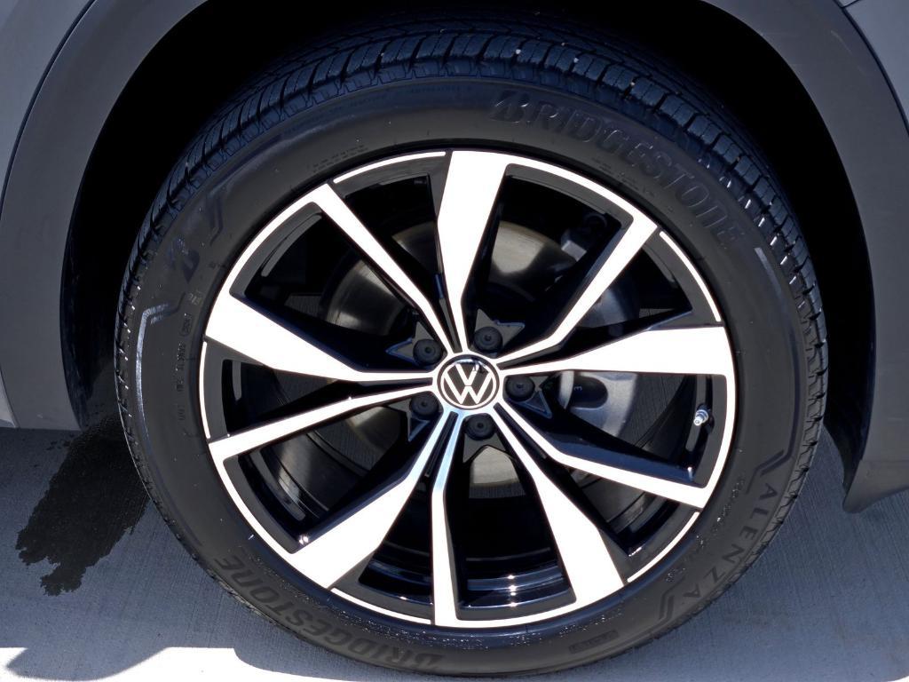 used 2025 Volkswagen Atlas Cross Sport car, priced at $48,380