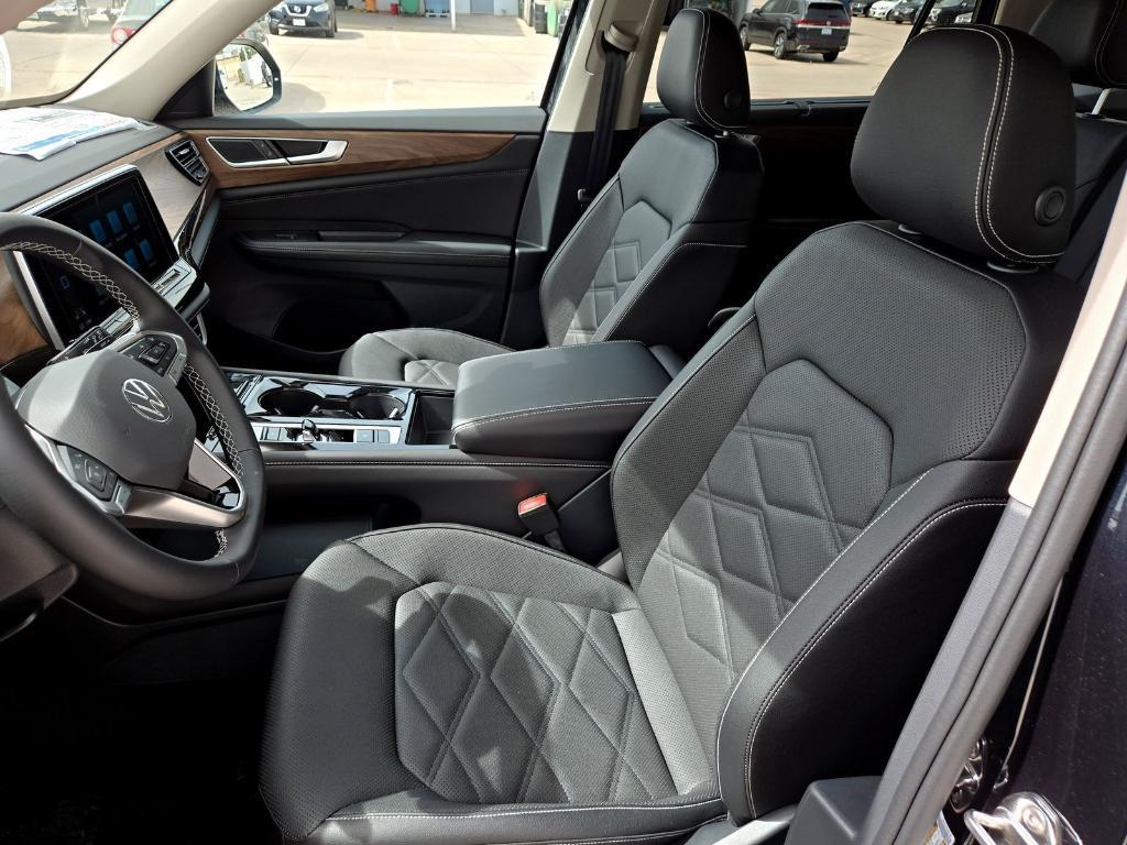 new 2025 Volkswagen Atlas car, priced at $40,556