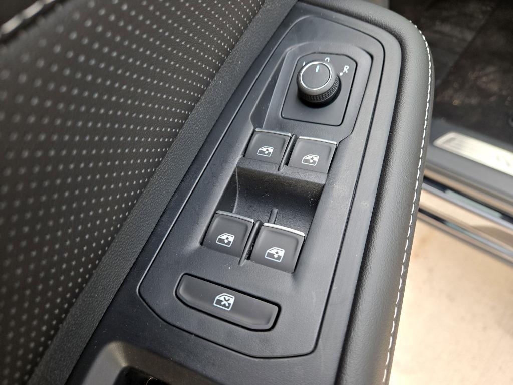 new 2025 Volkswagen Atlas car, priced at $40,556