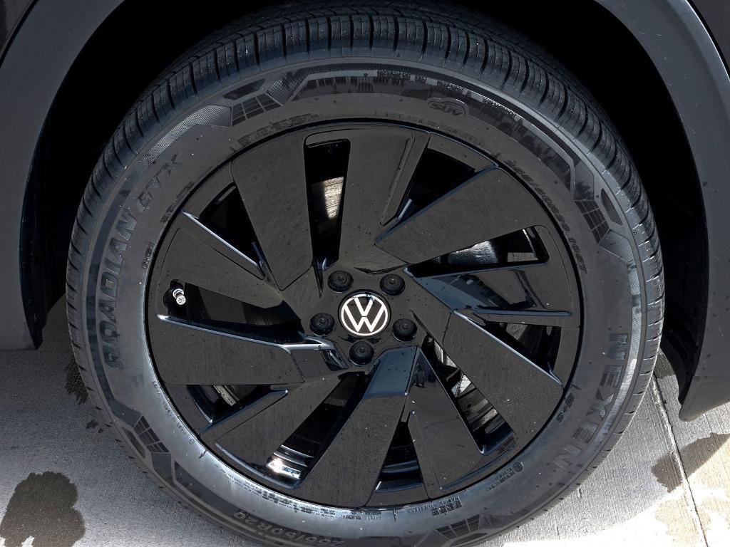 new 2025 Volkswagen Atlas car, priced at $40,556