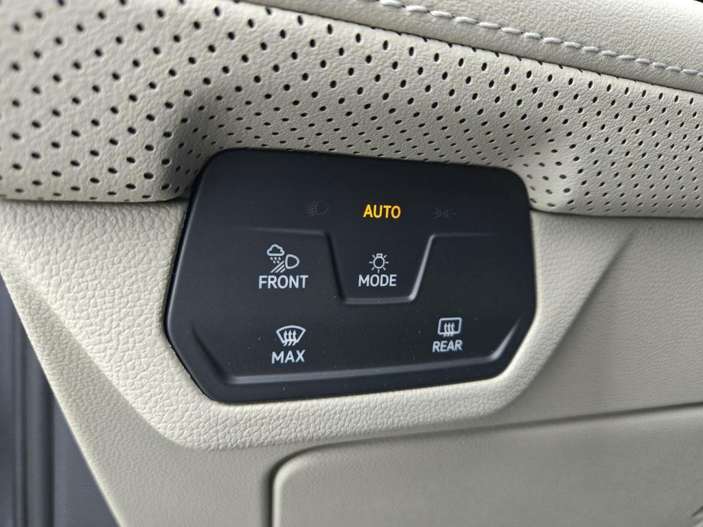new 2025 Volkswagen Atlas car, priced at $42,715