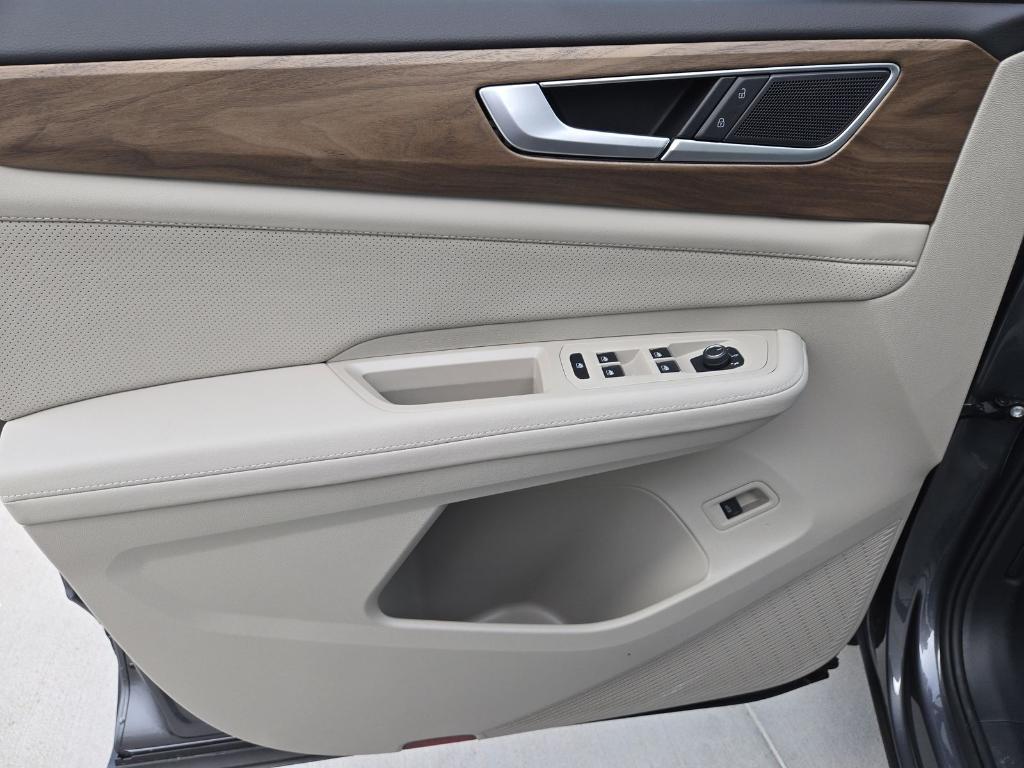 new 2025 Volkswagen Atlas car, priced at $42,715
