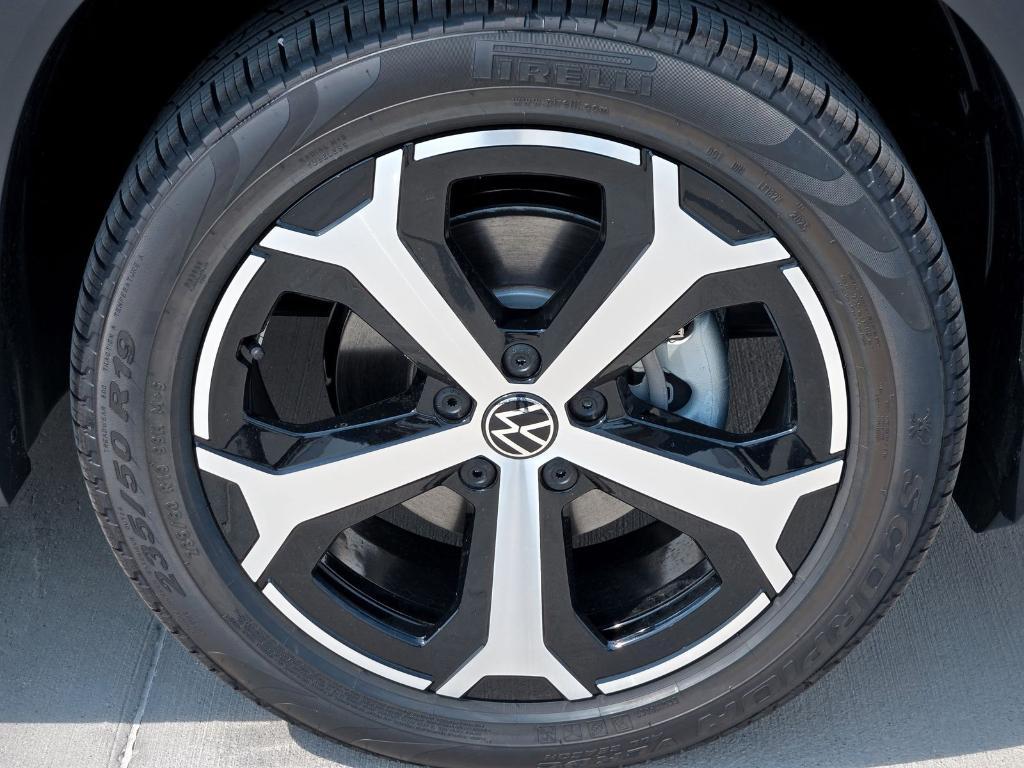 new 2025 Volkswagen Tiguan car, priced at $31,396