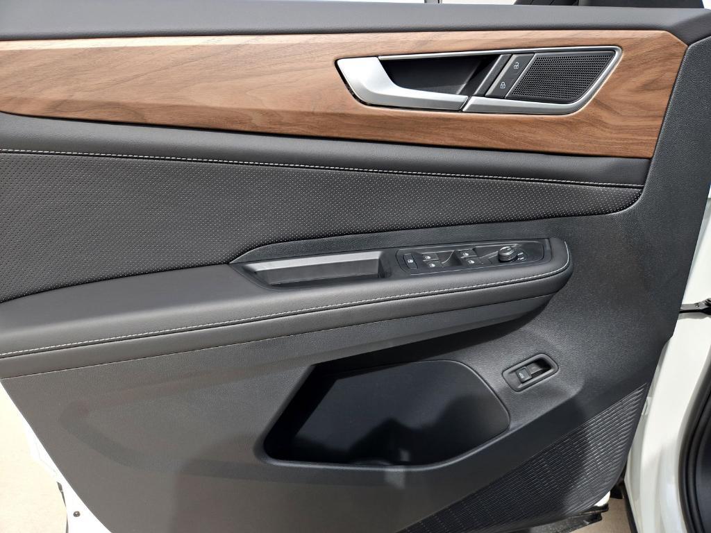 new 2025 Volkswagen Atlas car, priced at $40,556