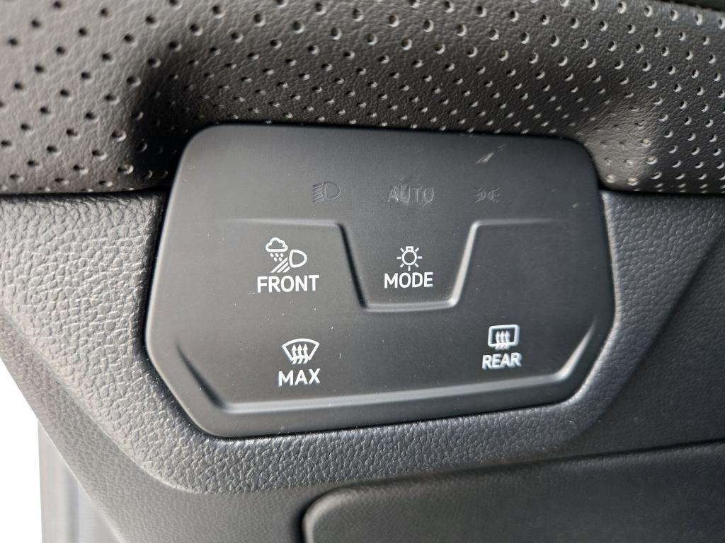new 2025 Volkswagen Atlas car, priced at $40,556