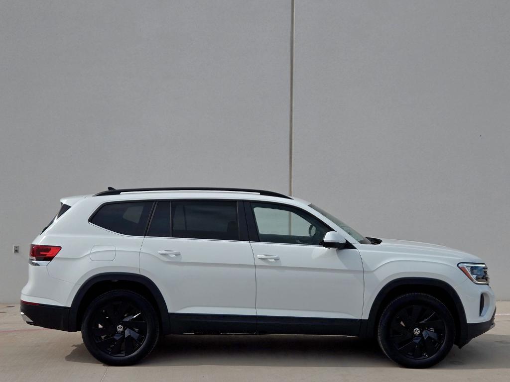new 2025 Volkswagen Atlas car, priced at $40,556