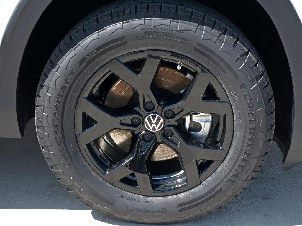new 2025 Volkswagen Atlas car, priced at $44,078