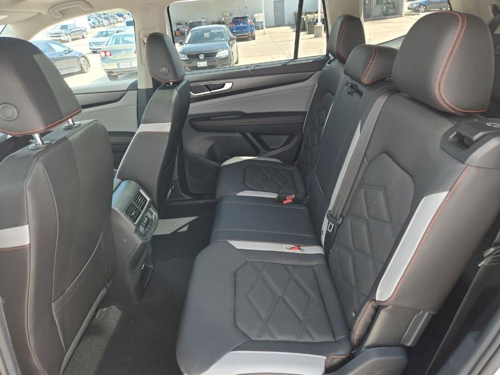 new 2025 Volkswagen Atlas car, priced at $44,078