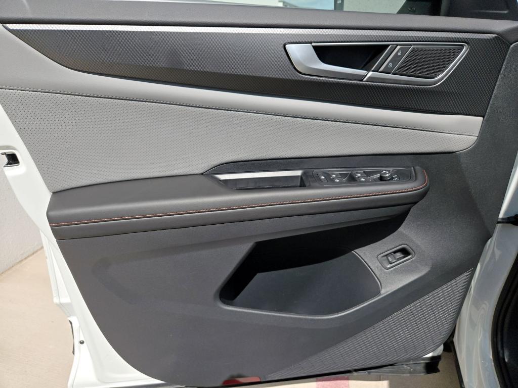 new 2025 Volkswagen Atlas car, priced at $44,078