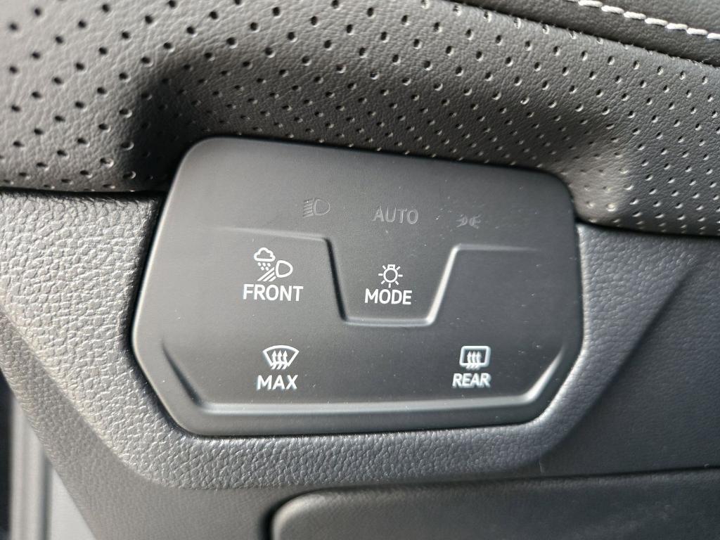 new 2025 Volkswagen Atlas car, priced at $40,556